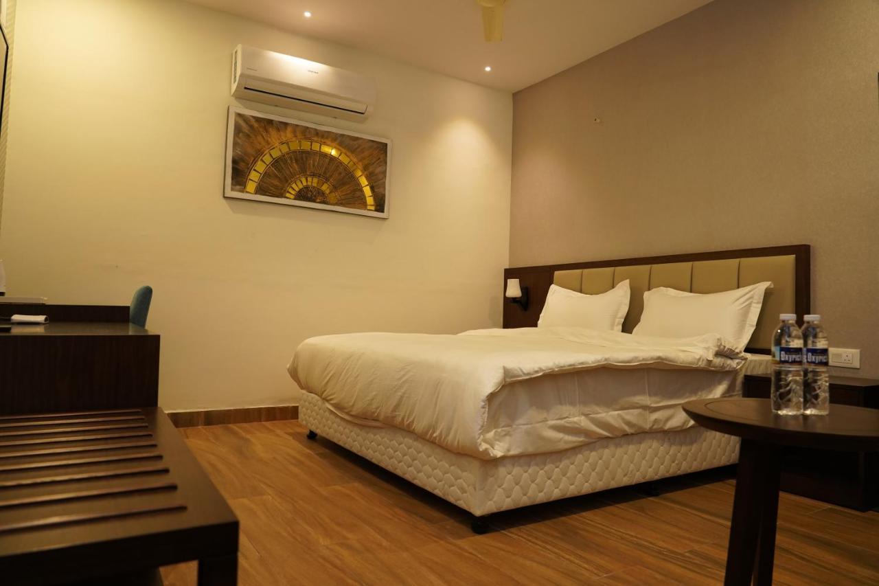 Hotel D Dev Vijayawāda Extérieur photo