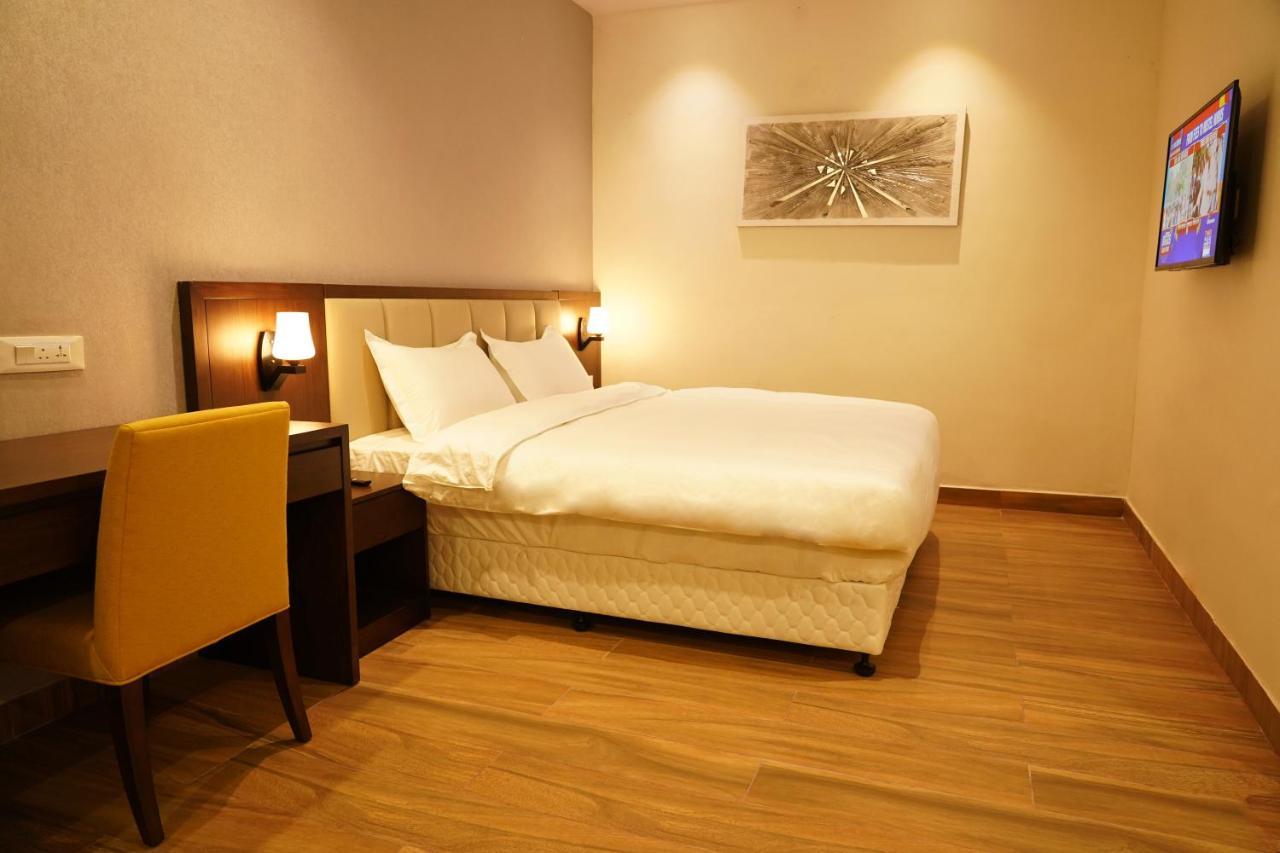 Hotel D Dev Vijayawāda Extérieur photo