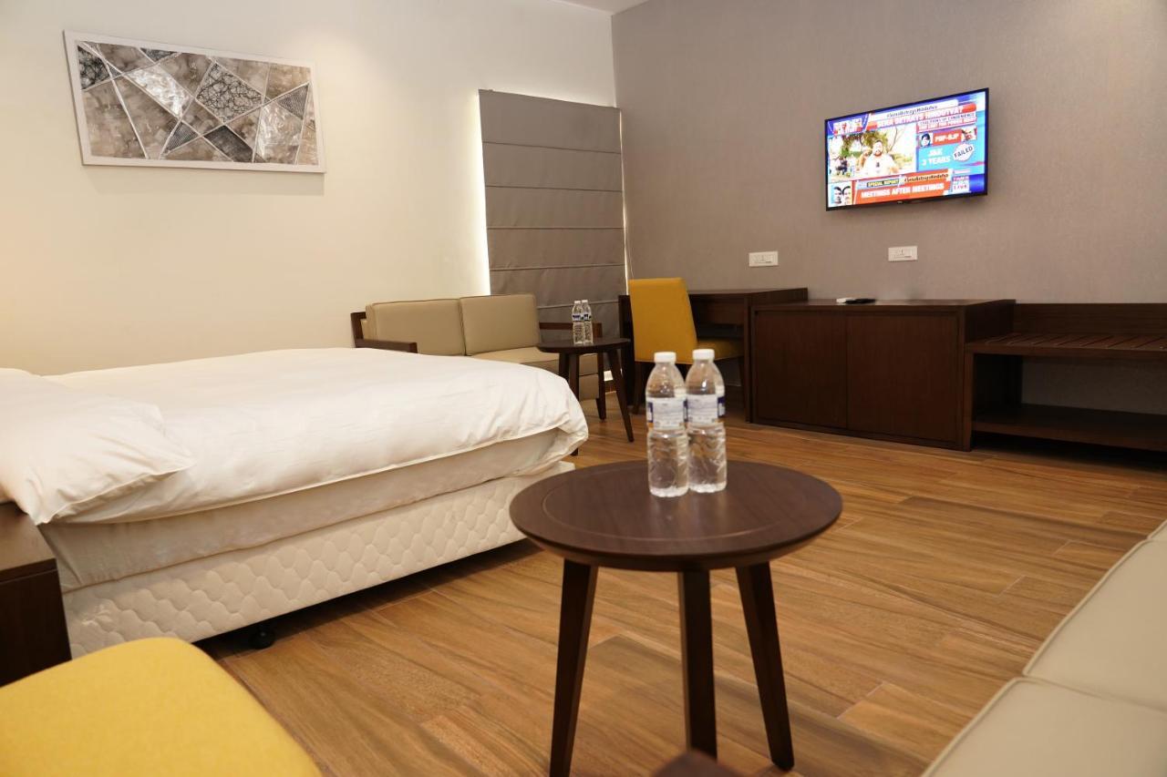Hotel D Dev Vijayawāda Extérieur photo