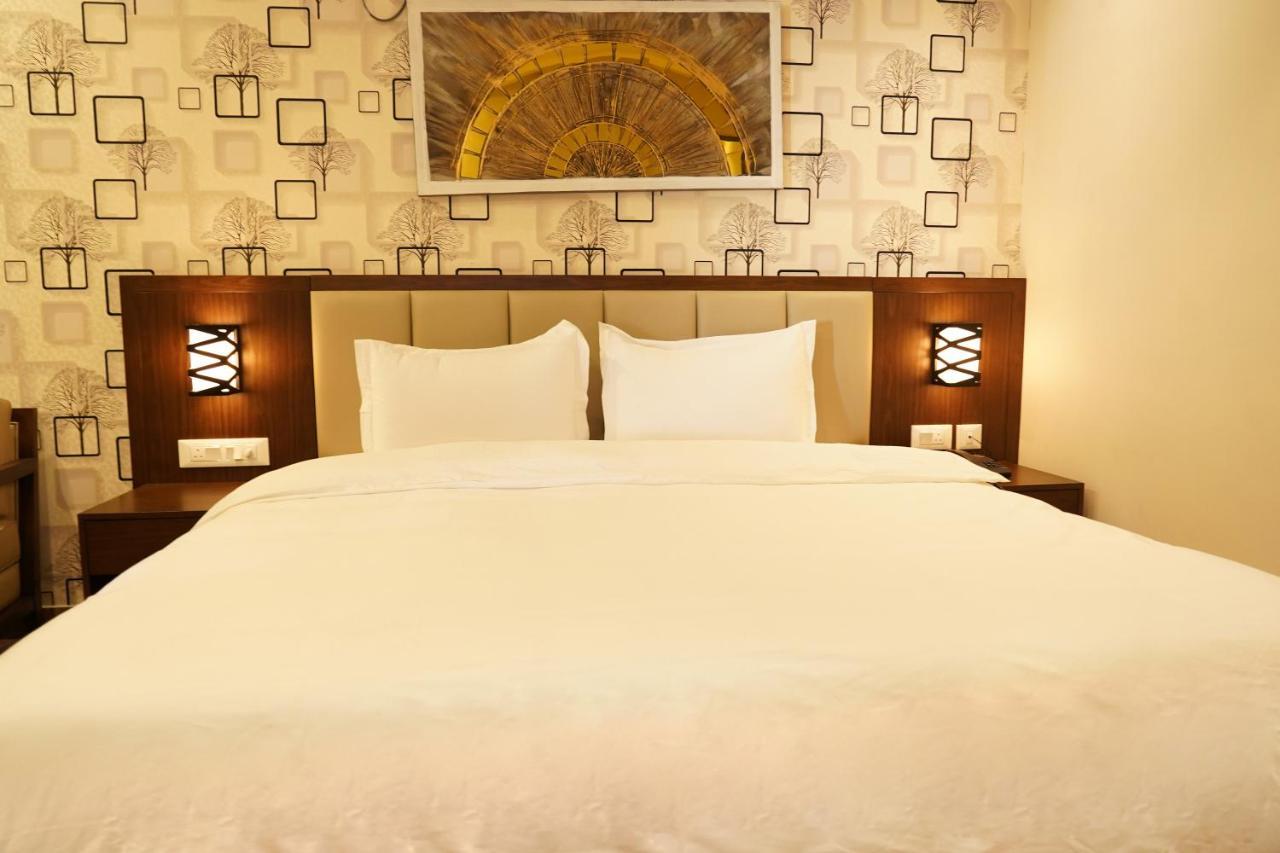 Hotel D Dev Vijayawāda Extérieur photo